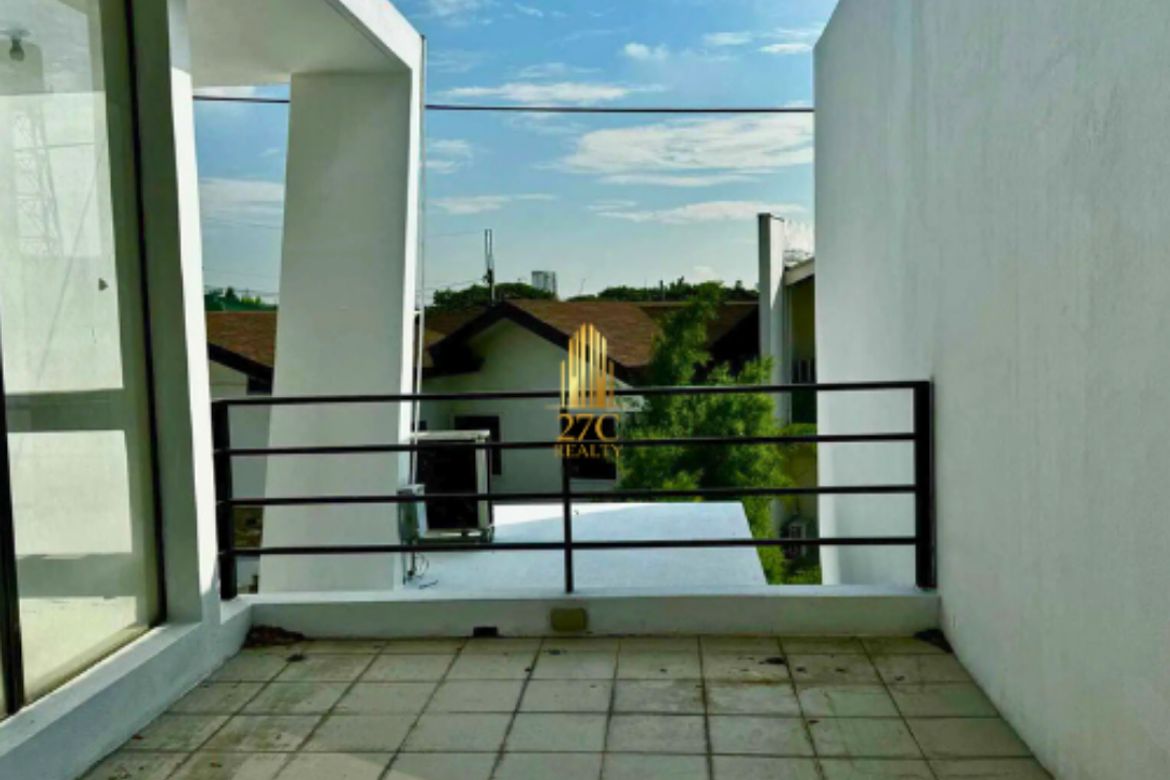 2 Bedroom Townhouse for Sale in San Miguel, Taguig, Metro Manila