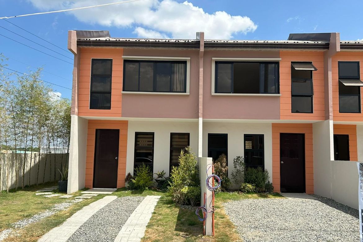 2 Bedroom Townhouse for Sale in Tangle, Mexico, Pampanga