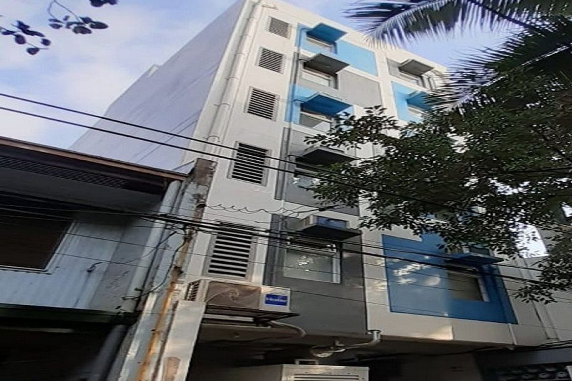 22 Bedroom Apartment for Sale in Pitogo, Makati City near MRT-3 Buendia