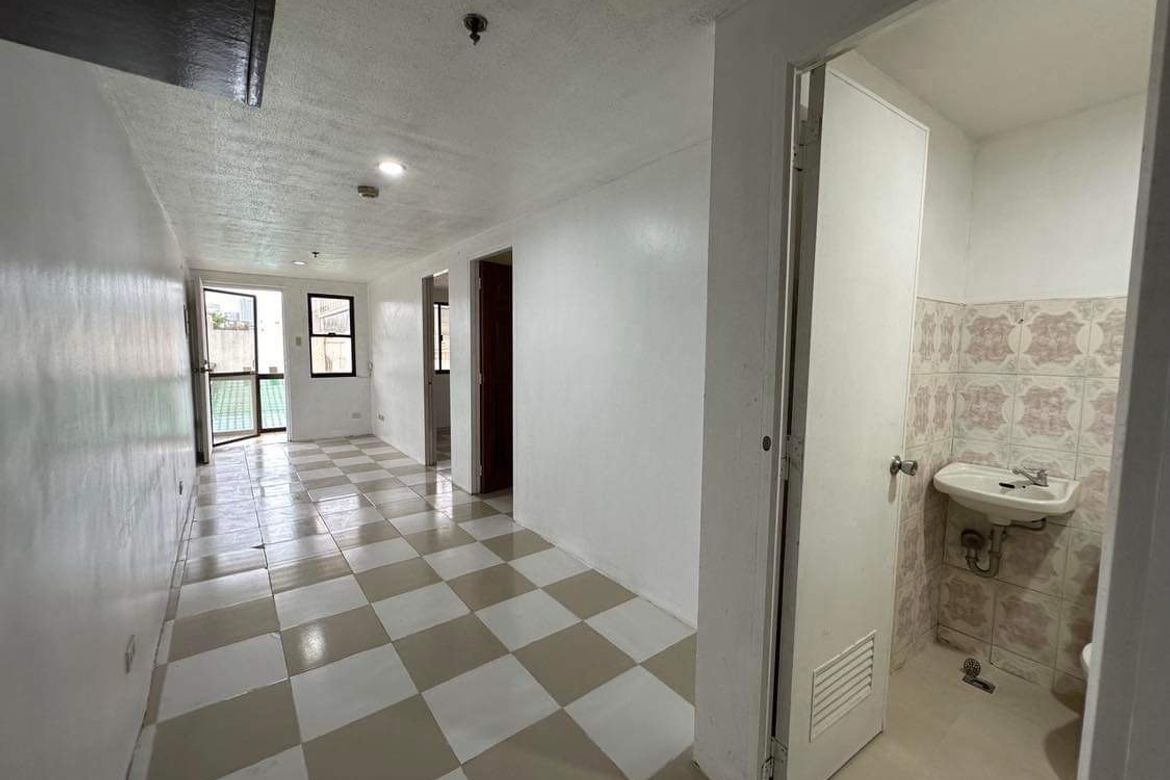 23 Bedroom Shophouse for Sale in Bangkal, Makati City near MRT-3 Magallanes – photo 3