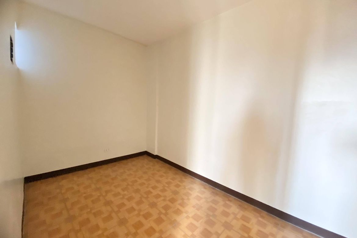 26 Bedroom Shophouse for Sale in Kamuning, Quezon City, Metro Manila near MRT-3 Kamuning – photo 4