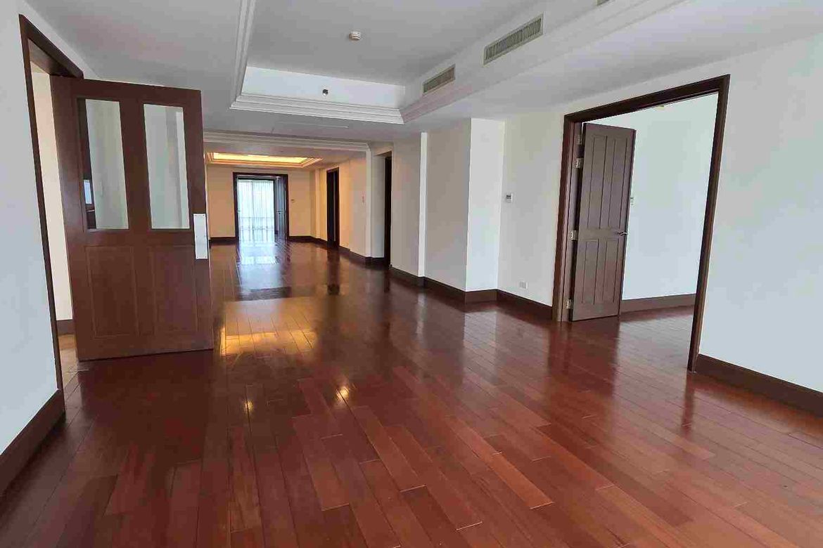 3 Bedroom Apartment for Rent in Urdaneta, Makati, Metro Manila near MRT-3 Ayala