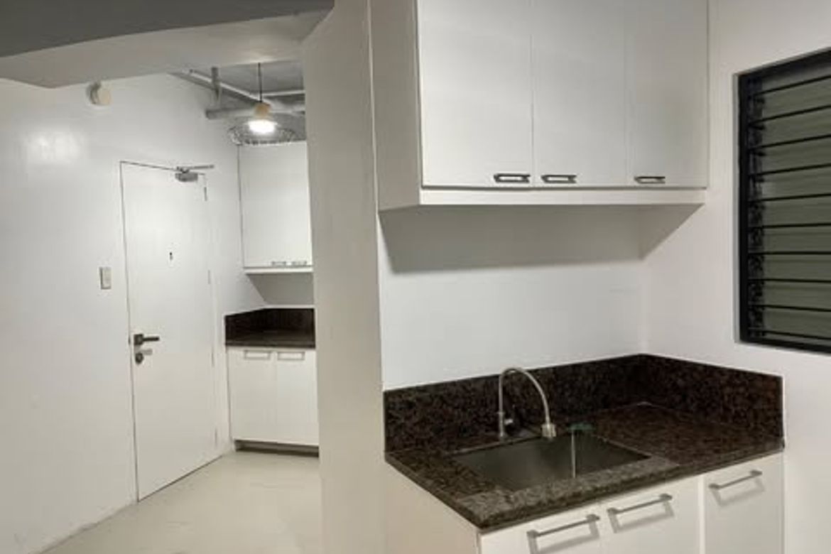 3 Bedroom Condo for Rent in Baclaran, Parañaque, Metro Manila near LRT-1 EDSA photo 5