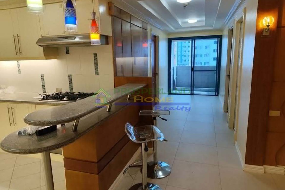 3 Bedroom Condo for Rent in South Triangle, Quezon City, Metro Manila near MRT-3 Quezon Avenue photo 2