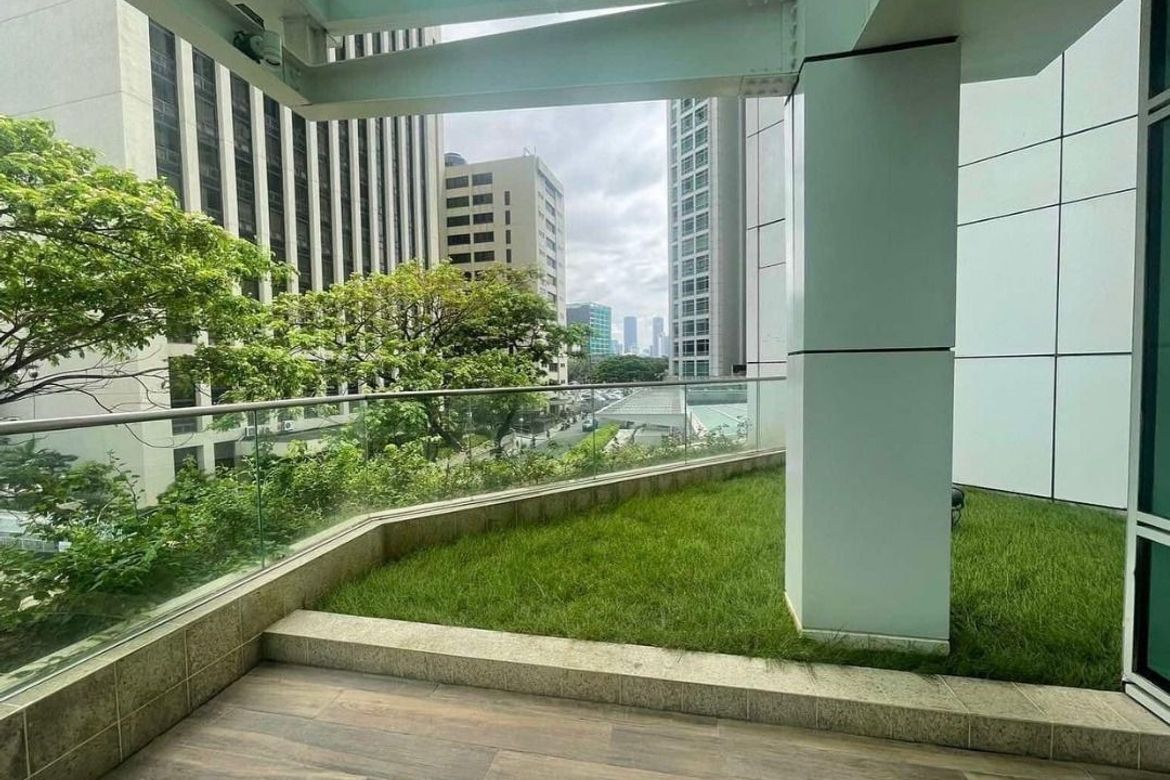 3 Bedroom Condo for Rent in Two Roxas Triangle, Urdaneta, Makati, Metro Manila near MRT-3 Buendia photo 7
