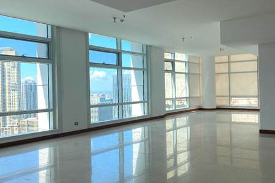 3 Bedroom Condo for Rent in Two Roxas Triangle, Urdaneta, Makati, Metro Manila near MRT-3 Buendia