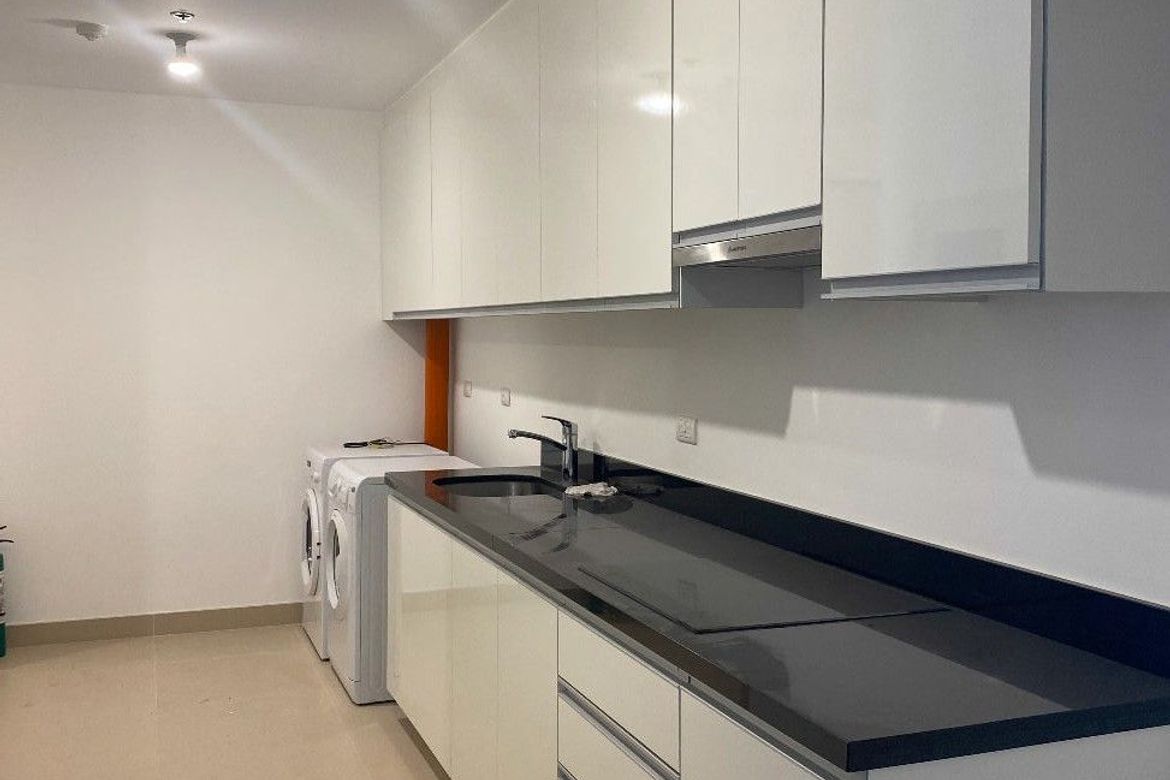 3 Bedroom Condo for Rent in Two Roxas Triangle, Urdaneta, Makati, Metro Manila near MRT-3 Buendia photo 5