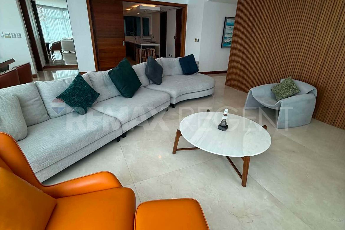 3 Bedroom Condo for Rent in Urdaneta, Makati, Metro Manila near MRT-3 Buendia