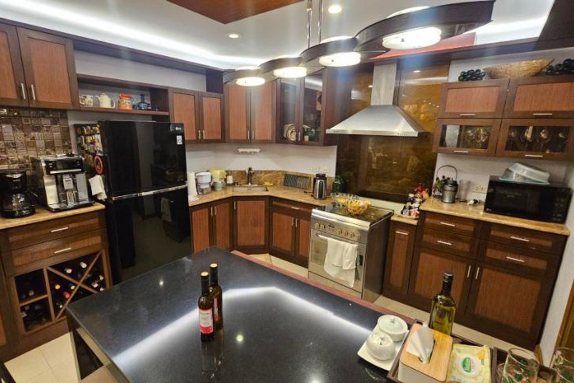 3 Bedroom Condo for Sale in Greenhills, San Juan, Metro Manila near MRT-3 Santolan – photo 4