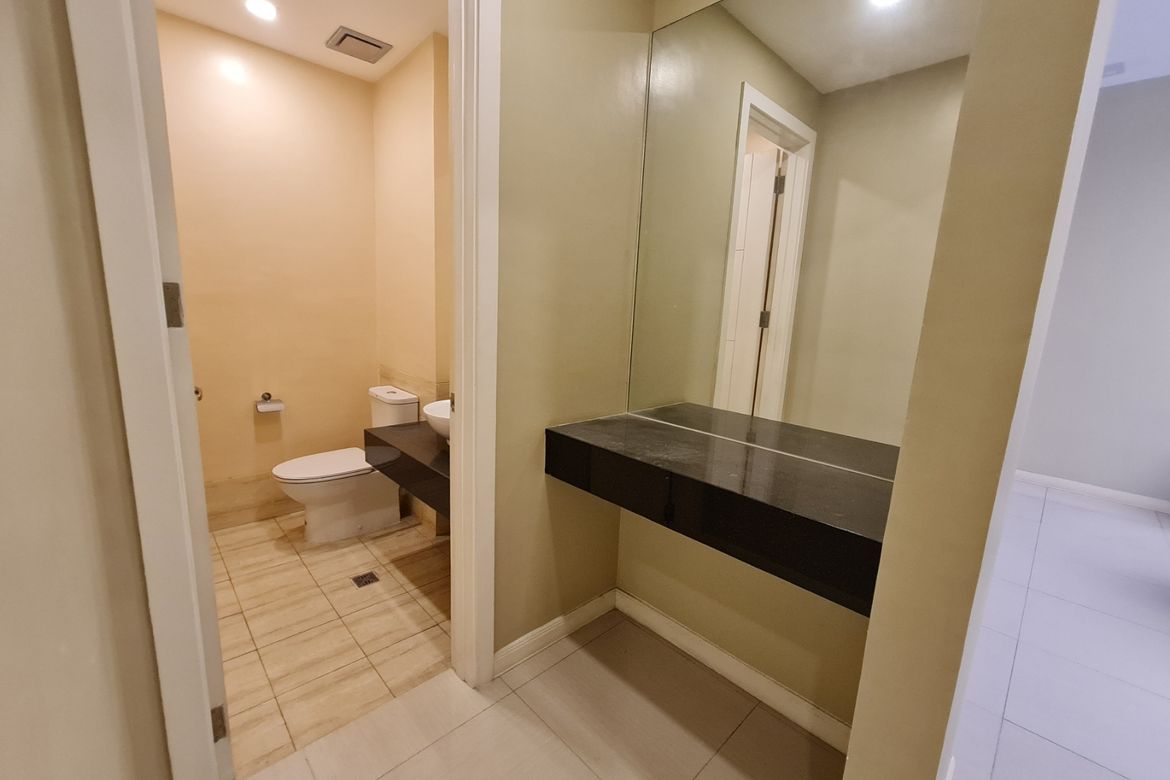 3 Bedroom Condo for Sale in Horseshoe, Quezon City, Metro Manila near LRT-2 Betty Go-Belmonte – photo 7
