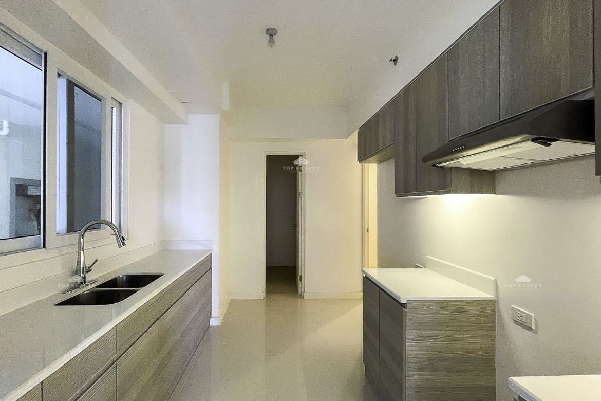 3 Bedroom Condo for Sale in Oak Harbor Residences, Don Bosco, Parañaque, Metro Manila