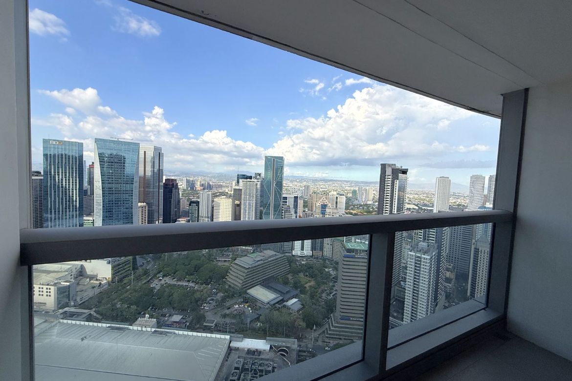 3 Bedroom Condo for Sale in One Shangri-La Place, Wack-Wack Greenhills, Mandaluyong, Metro Manila near MRT-3 Shaw Boulevard – photo 3