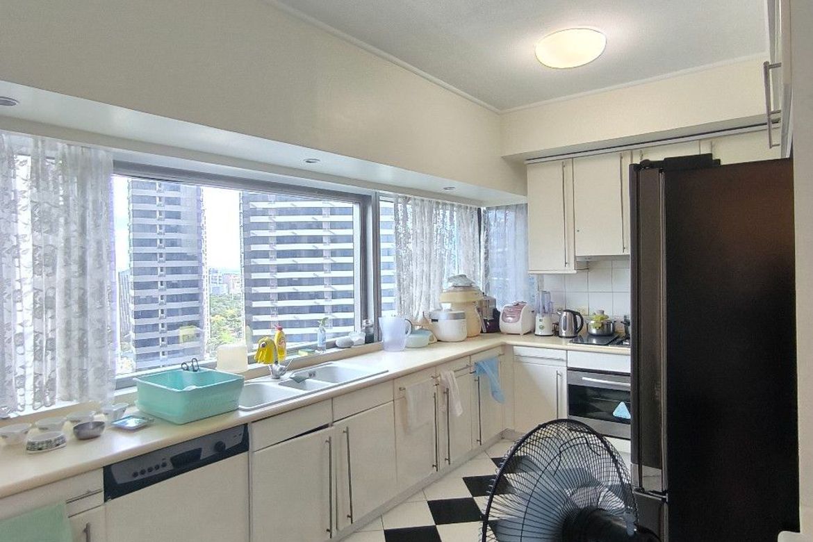 3 Bedroom Condo for Sale in Pacific Plaza Towers, BGC, Taguig – photo 2