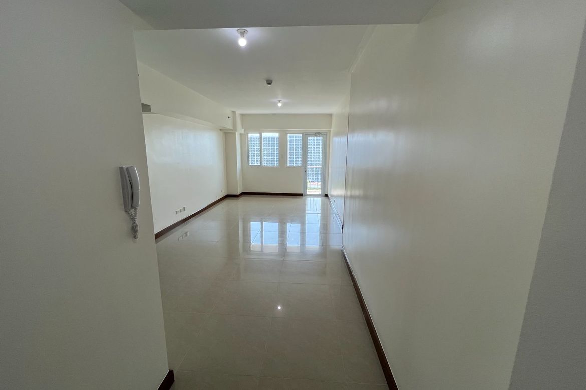 3 Bedroom Condo for Sale in Palm Beach West, Barangay 76, Pasay, Metro Manila near LRT-1 Libertad