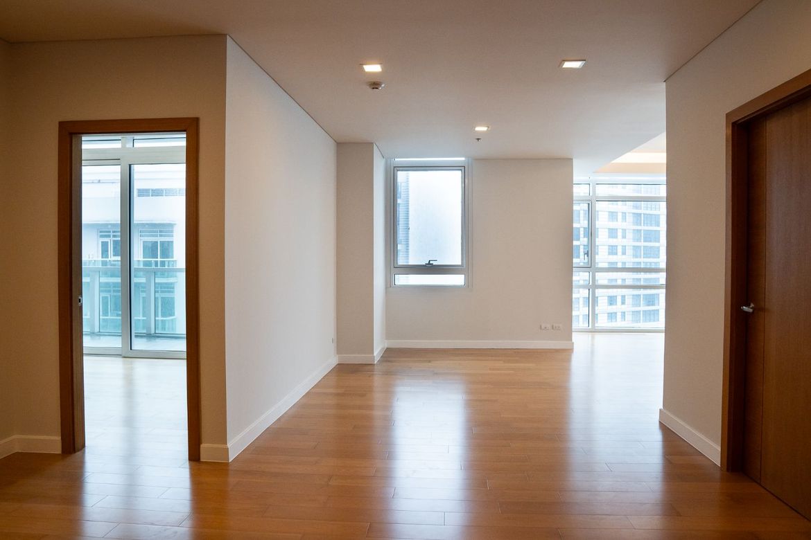 3 Bedroom Condo for Sale in Park Terraces, San Lorenzo, Makati City near MRT-3 Ayala – photo 7