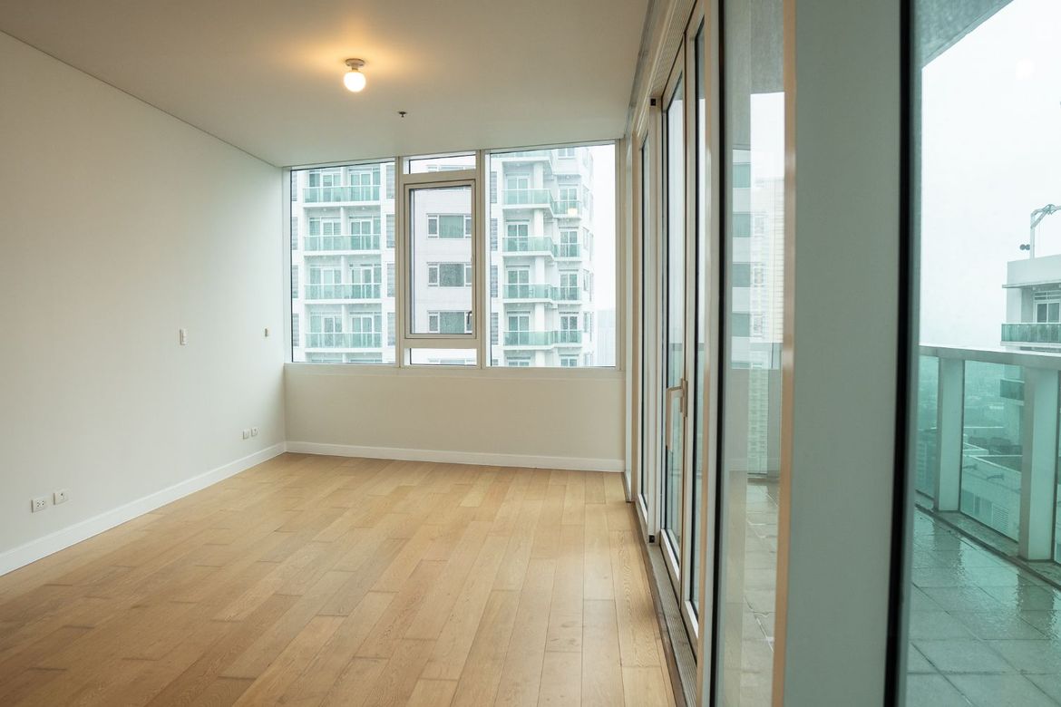 3 Bedroom Condo for Sale in Park Terraces, San Lorenzo, Makati City near MRT-3 Ayala – photo 13