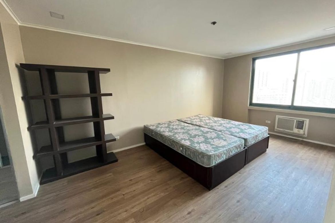 3 Bedroom Condo for Sale in Pio Del Pilar, Makati City – photo 3
