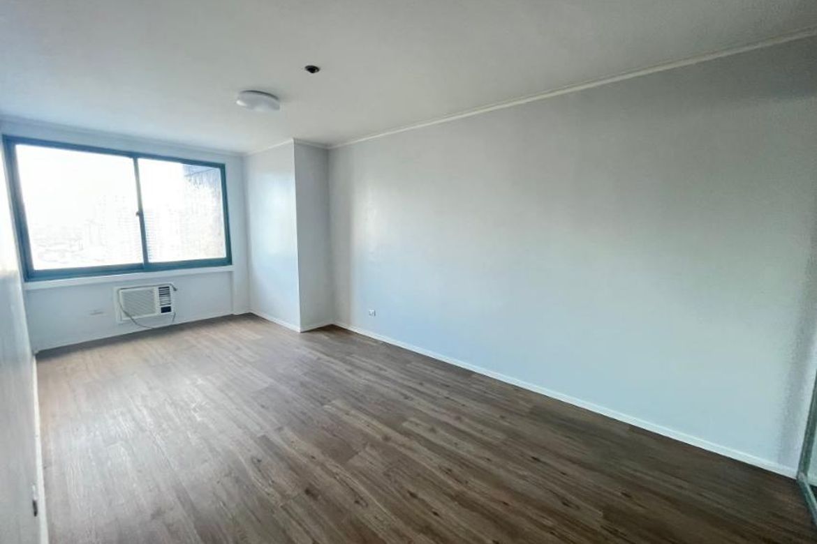 3 Bedroom Condo for Sale in Pio Del Pilar, Makati City – photo 6