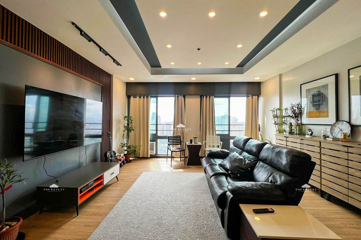 3 Bedroom Condo for Sale in Pio Del Pilar, Makati, Metro Manila
