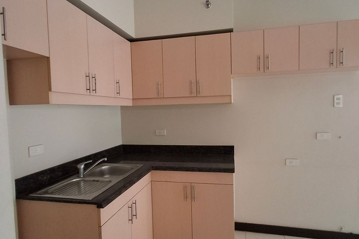 3 Bedroom Condo for Sale in Pulang Lupa Uno, Las Piñas, Metro Manila