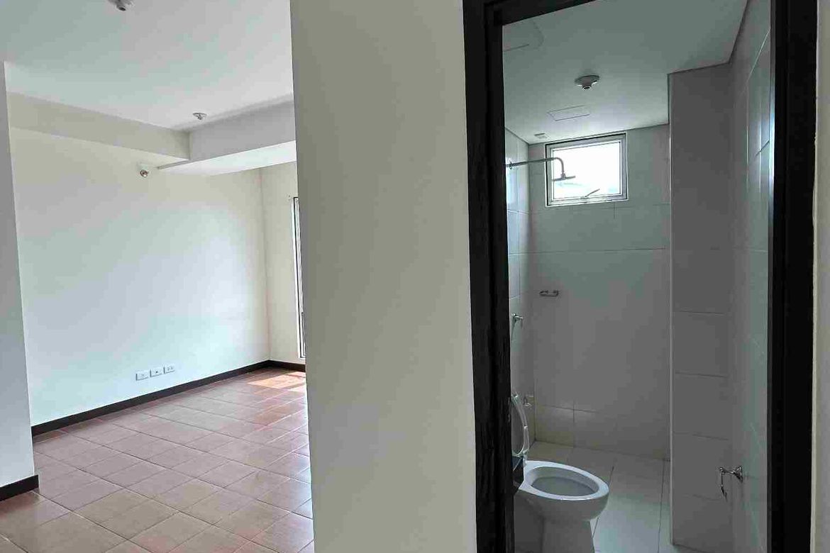 3 Bedroom Condo for Sale in San Lorenzo Place, Bangkal, Makati, Metro Manila near MRT-3 Magallanes – photo 6