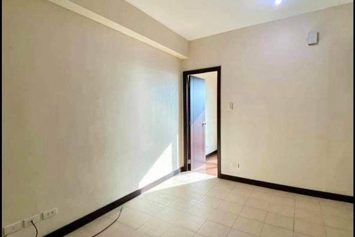 3 Bedroom Condo for Sale in San Lorenzo Place, Bangkal, Makati, Metro Manila near MRT-3 Magallanes – photo 5