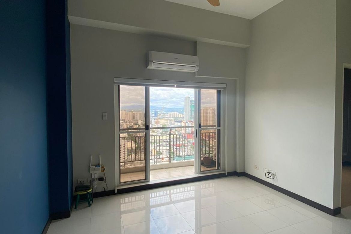 3 Bedroom Condo for Sale in Sheridan Towers, Buayang Bato, Mandaluyong, Metro Manila near MRT-3 Boni