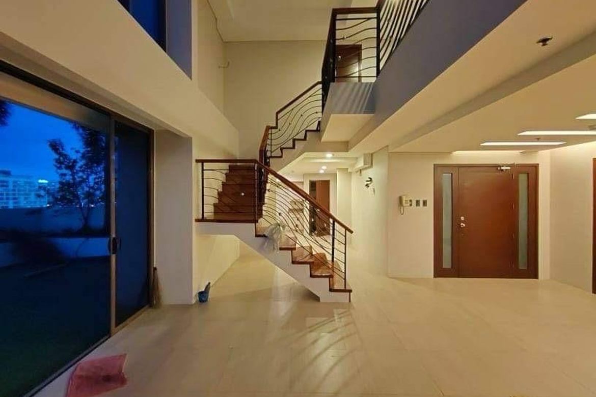 3 Bedroom Condo for Sale in South Triangle, Quezon City, Metro Manila near MRT-3 Quezon Avenue – photo 3