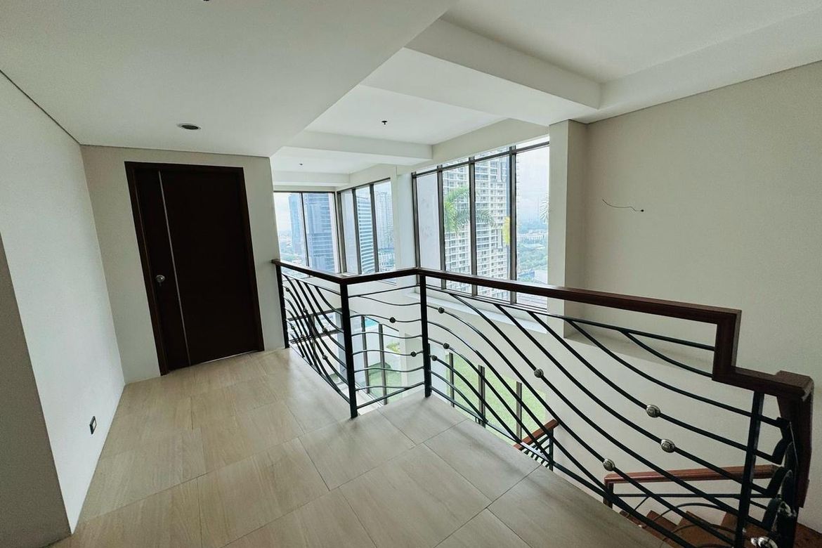 3 Bedroom Condo for Sale in South Triangle, Quezon City, Metro Manila near MRT-3 Quezon Avenue – photo 4