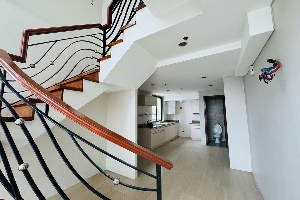 3 Bedroom Condo for Sale in South Triangle, Quezon City, Metro Manila near MRT-3 Quezon Avenue – photo 5