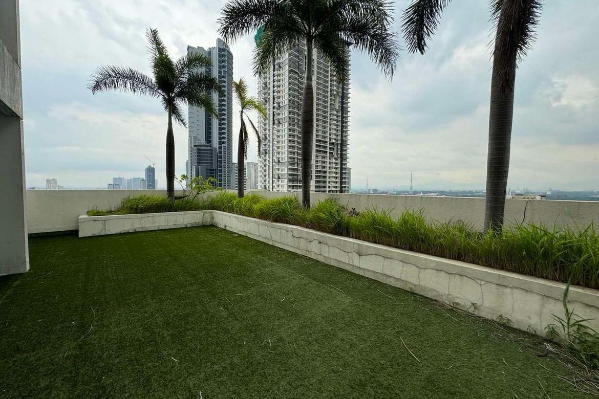 3 Bedroom Condo for Sale in South Triangle, Quezon City, Metro Manila near MRT-3 Quezon Avenue – photo 7