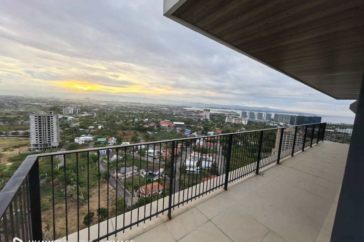 3 Bedroom Condo for Sale in The Reef Mactan, Mactan, Lapu-Lapu, Cebu – photo 4