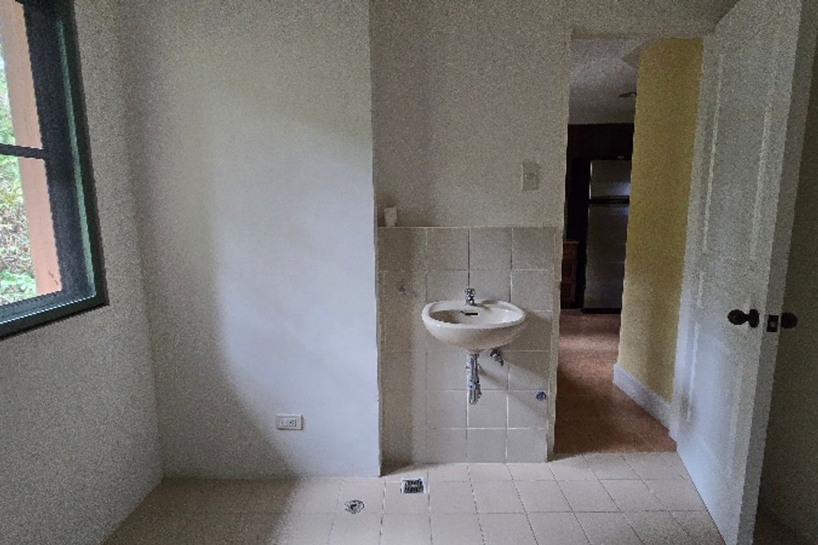 3 Bedroom Condo for Sale in The Woodridge at Tagaytay Highlands, Calabuso, Tagaytay, Cavite – photo 8