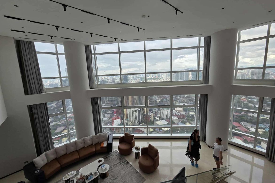 3 Bedroom Condo for Sale in Two Roxas Triangle, Urdaneta, Makati City near MRT-3 Buendia