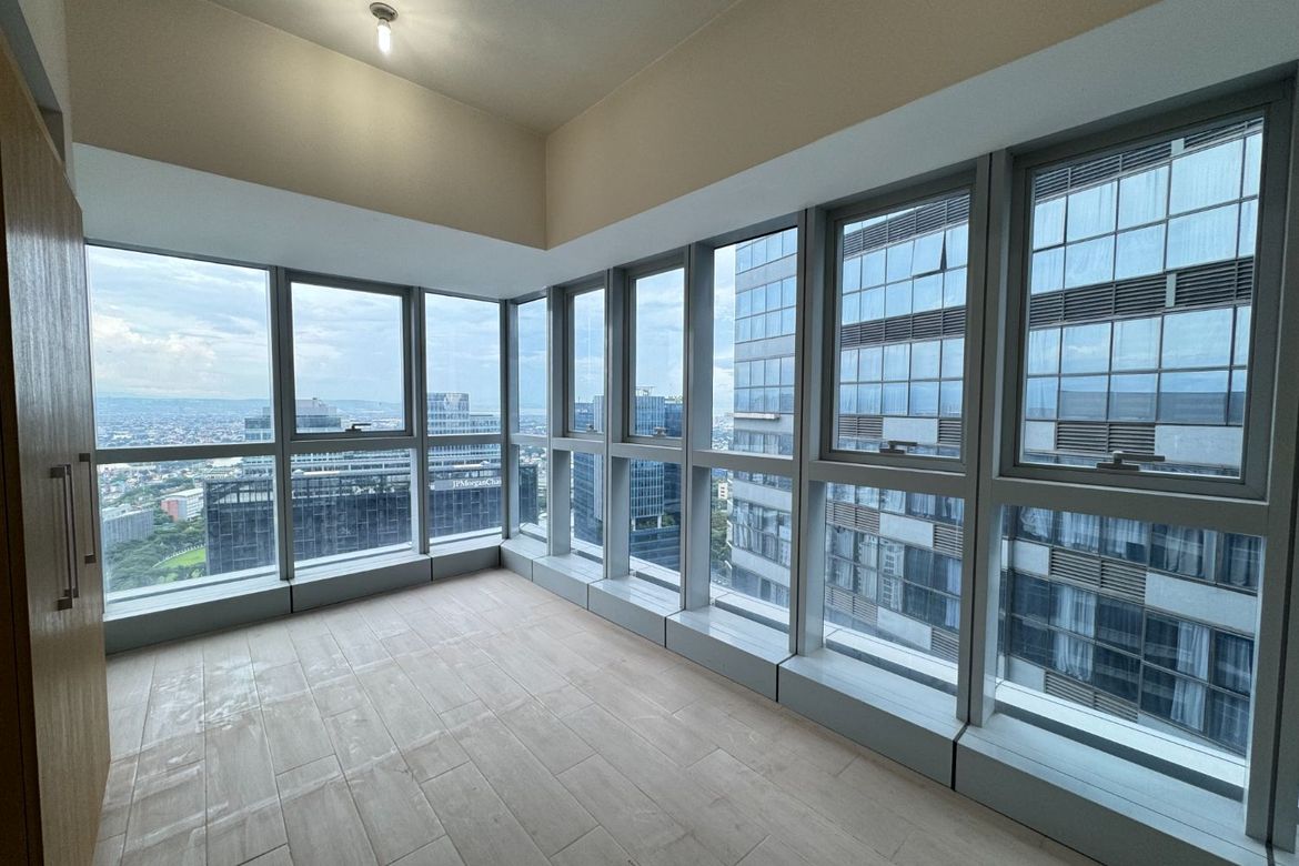 3 Bedroom Condo for Sale in Uptown Parksuites, BGC, Taguig, Metro Manila