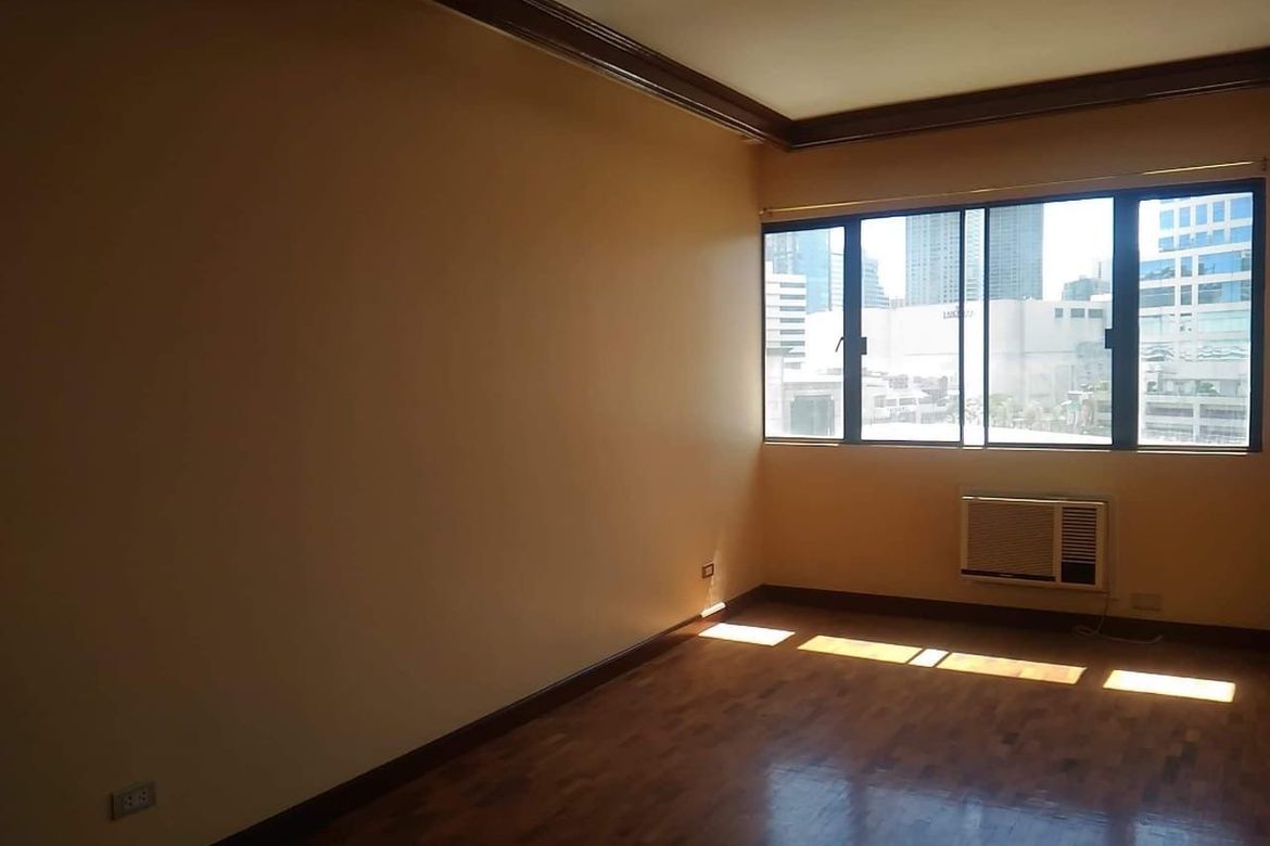 3 Bedroom Condo for Sale in Urdaneta, Makati City near MRT-3 Ayala – photo 8