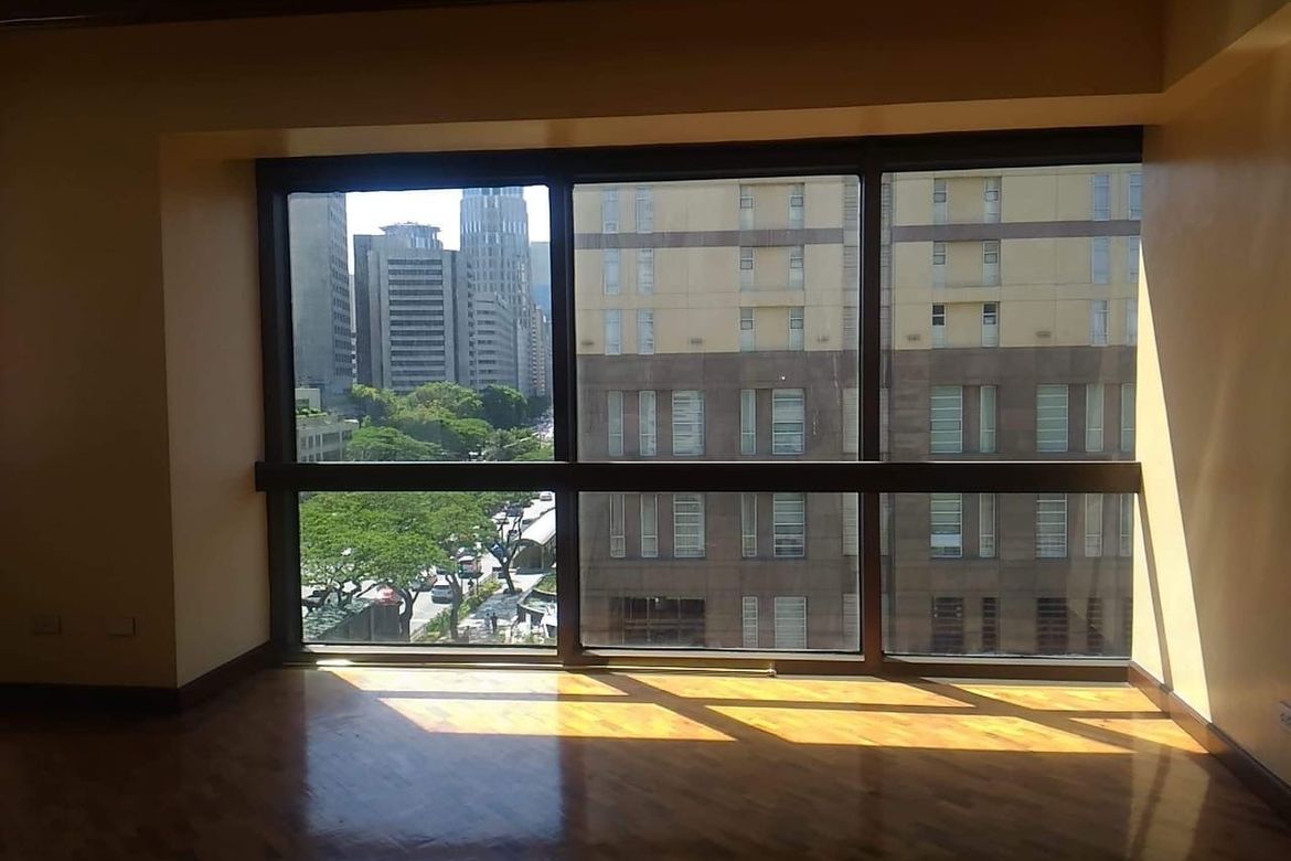 3 Bedroom Condo for Sale in Urdaneta, Makati City near MRT-3 Ayala – photo 10