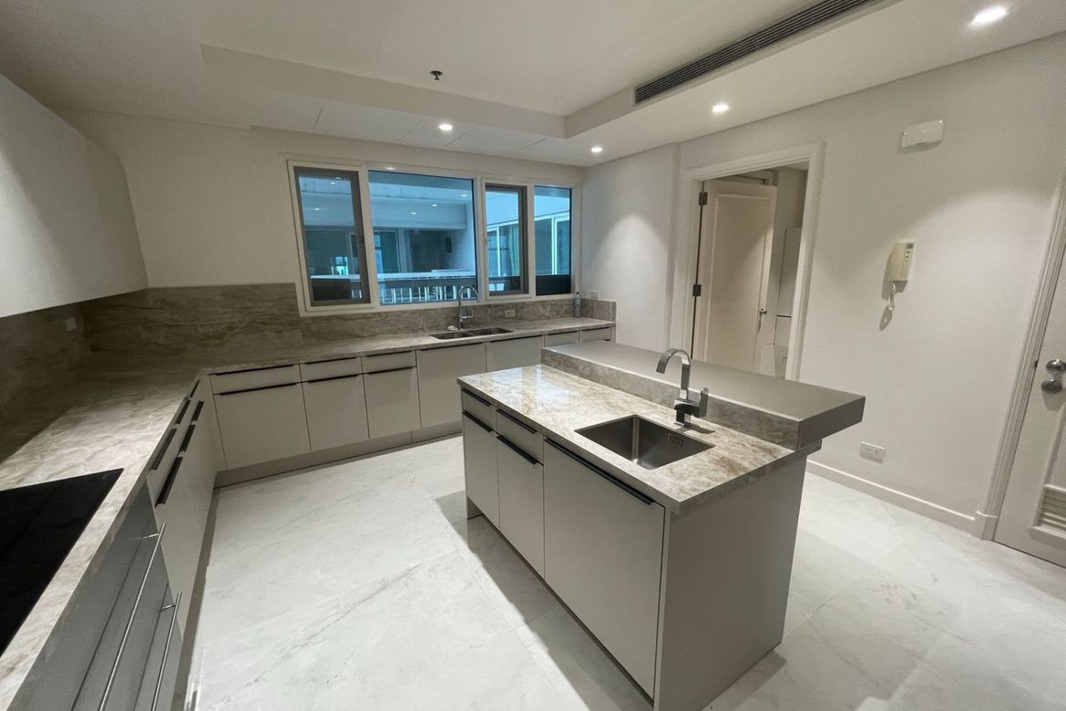 3 Bedroom Condo for Sale in Urdaneta, Makati City near MRT-3 Buendia – photo 7