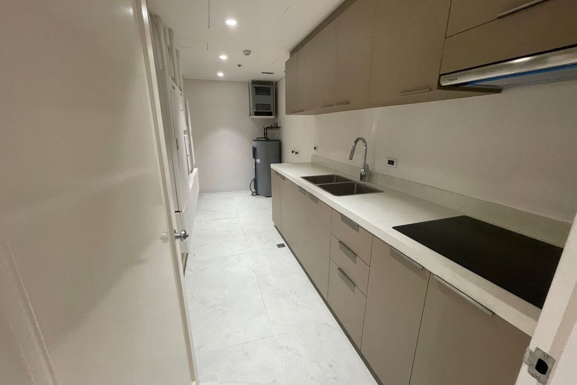 3 Bedroom Condo for Sale in Urdaneta, Makati City near MRT-3 Buendia – photo 8