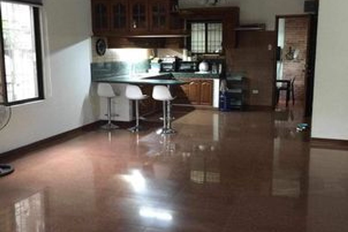 3 Bedroom House for Rent in Bacoor, Cavite photo 2