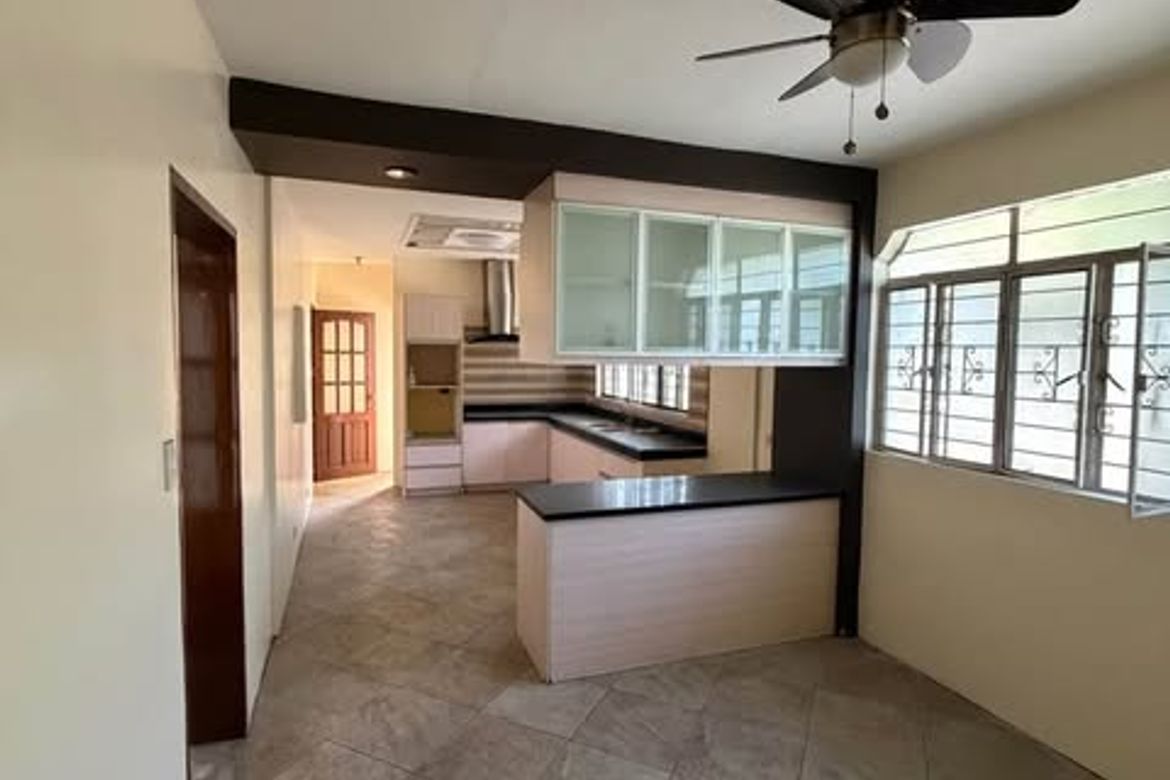3 Bedroom House for Rent in Barangay 201, Pasay, Metro Manila photo 2