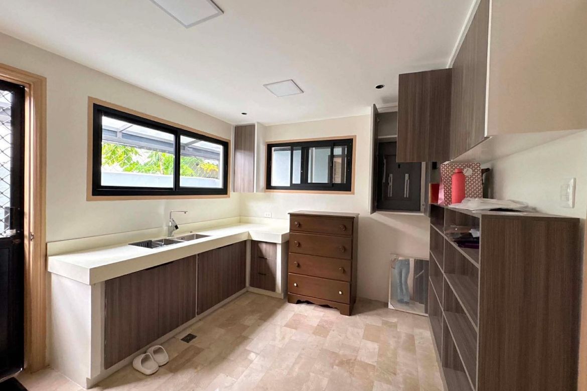 3 Bedroom House for Rent in Bel-Air, Makati, Metro Manila near MRT-3 Buendia photo 3