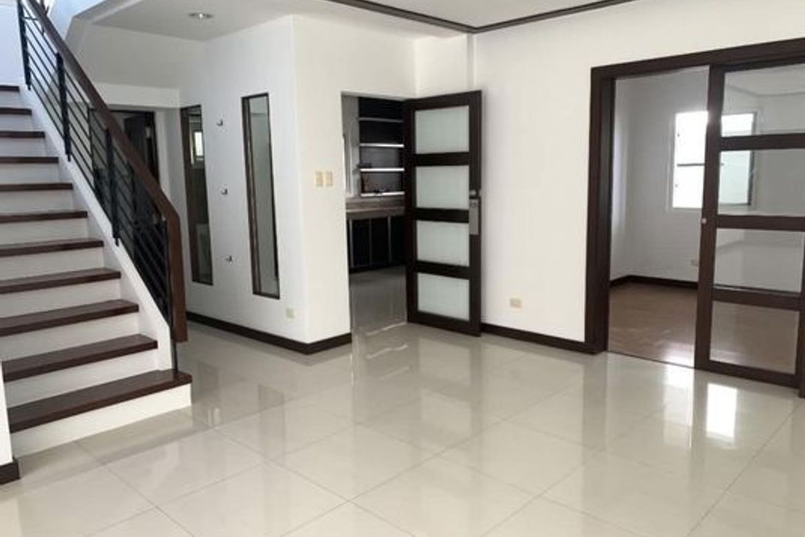3 Bedroom House for Rent in Molino IV, Bacoor, Cavite photo 2
