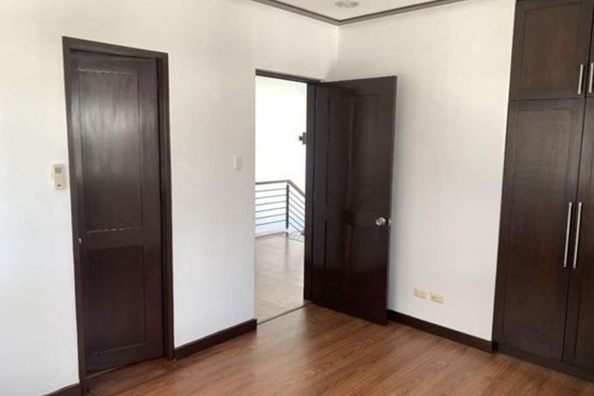 3 Bedroom House for Rent in Molino IV, Bacoor, Cavite photo 5