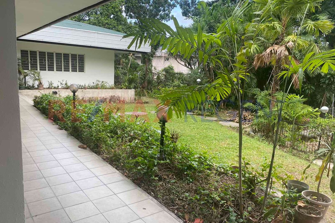 3 Bedroom House for Rent in Urdaneta Village, Bangkal, Makati, Metro Manila near MRT-3 Magallanes