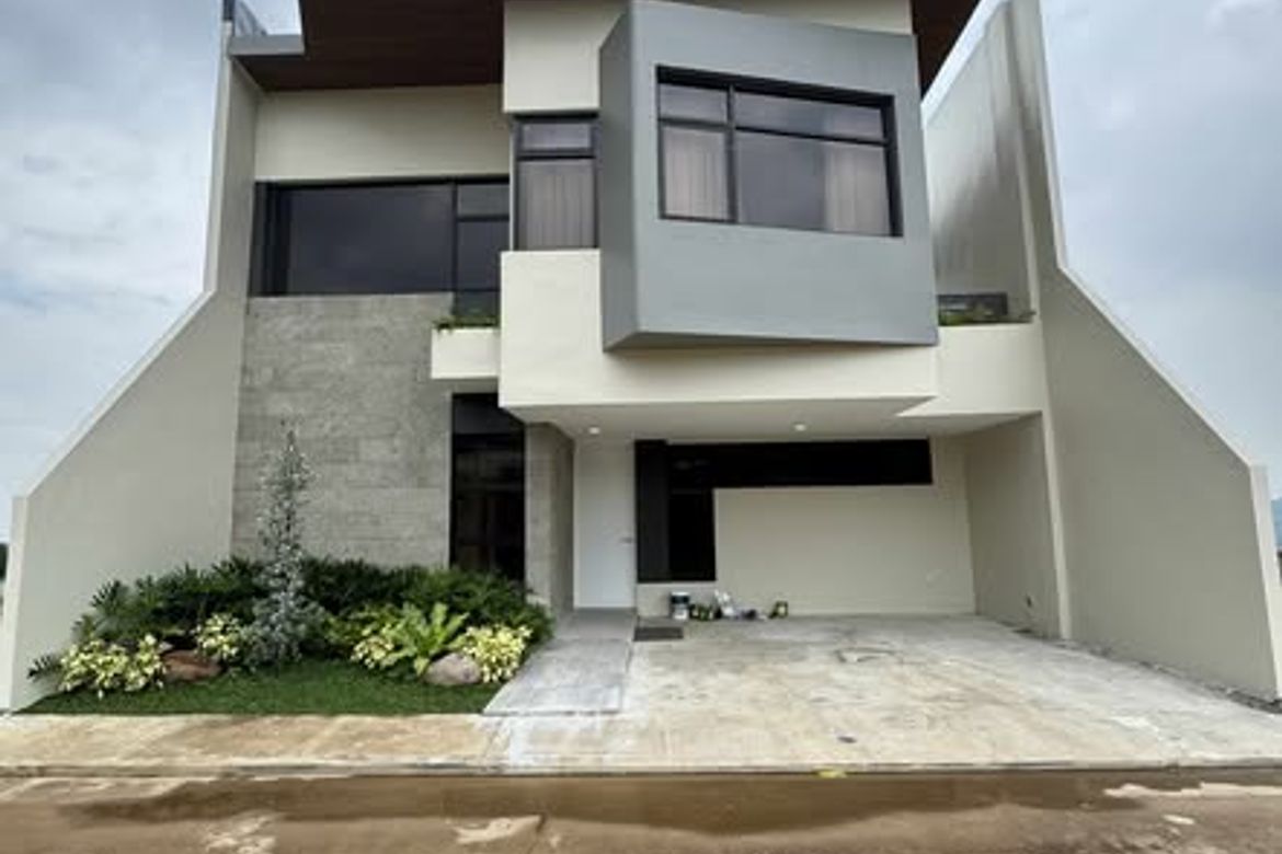 3 Bedroom House for Sale in Aurella Ridge, Pantok, Binangonan, Rizal