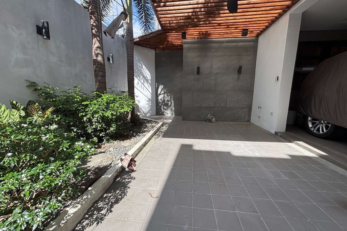 3 Bedroom House for Sale in Bagong Lipunan Ng Crame, Quezon City, Metro Manila near MRT-3 Araneta Center-Cubao