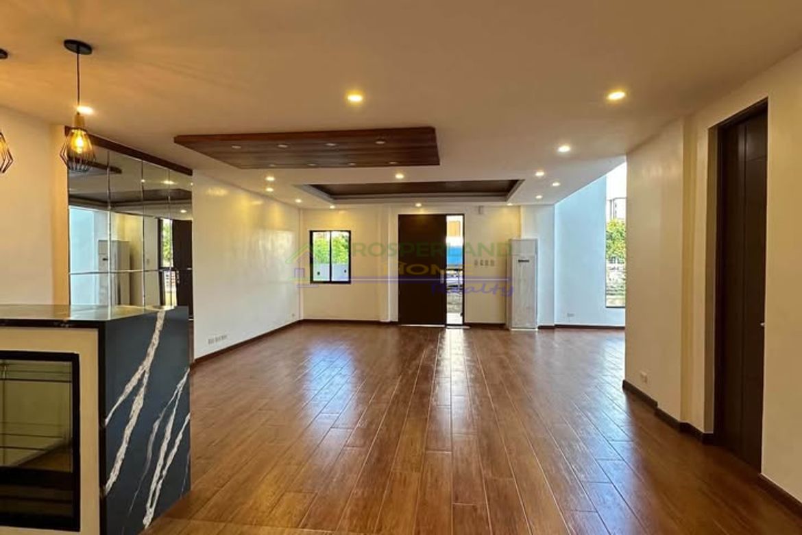 3 Bedroom House for Sale in Barangay 93, Caloocan, Metro Manila near LRT-1 Monumento – photo 3