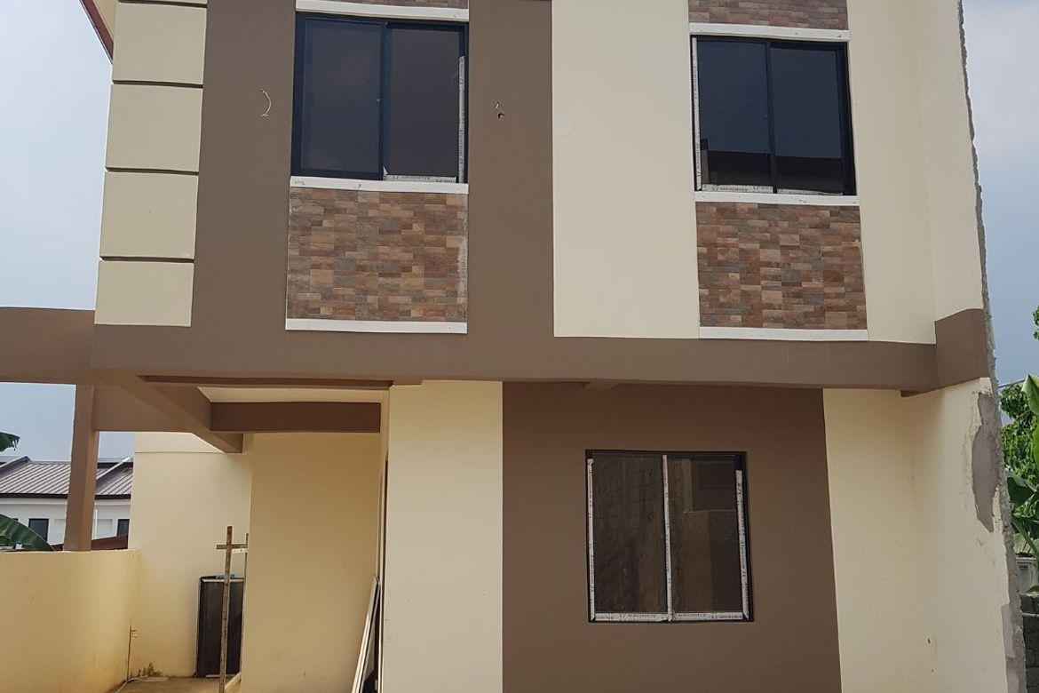 3 Bedroom House for Sale in Barangay 93, Caloocan, Metro Manila near LRT-1 Monumento