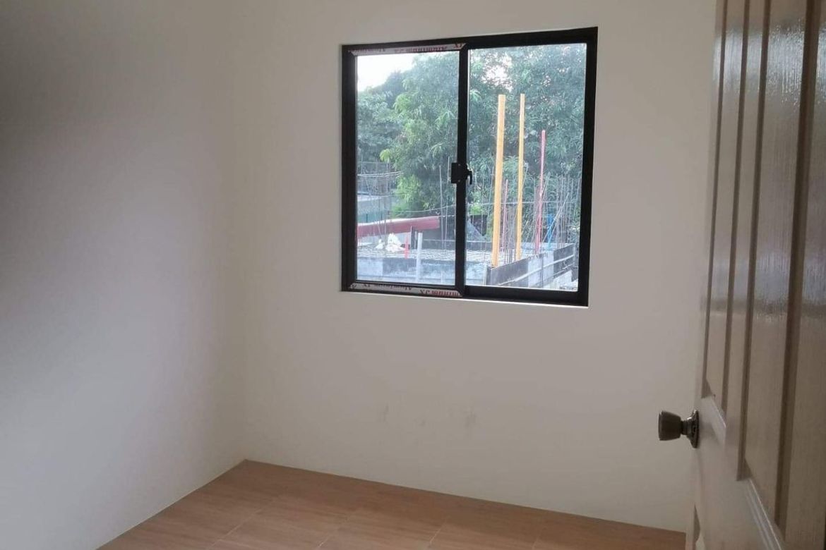 3 Bedroom House for Sale in Barangay 93, Caloocan, Metro Manila near LRT-1 Monumento – photo 5